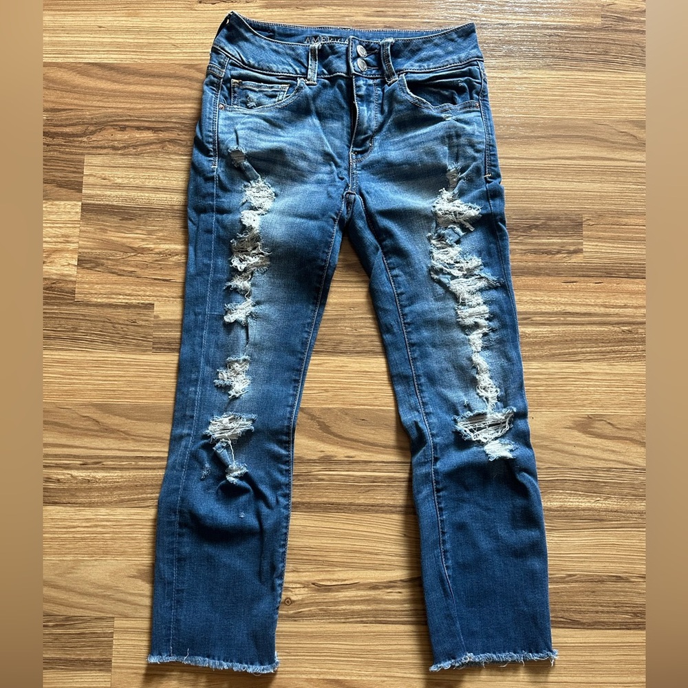 American Eagle Outfitters Distressed Artist Crop Capris Jeans